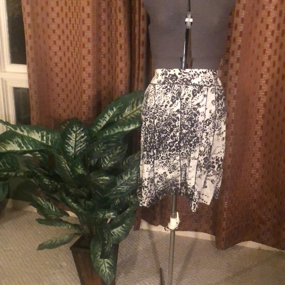 Carolina Blues black&white floral skirt